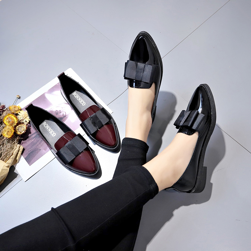 블랙/와인 레드 에나멜 가죽 포인티드 토 플랫 슈즈,  - Women Shoes Loafers 리뷰 및 가격