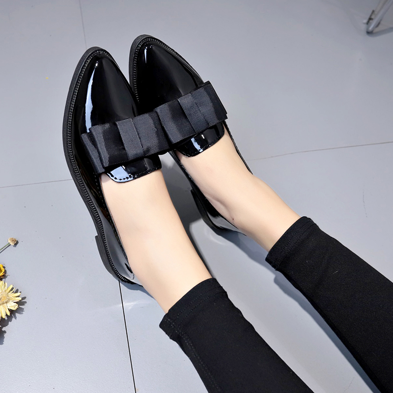 블랙/와인 레드 에나멜 가죽 포인티드 토 플랫 슈즈,  - Women Shoes Loafers 리뷰 및 가격