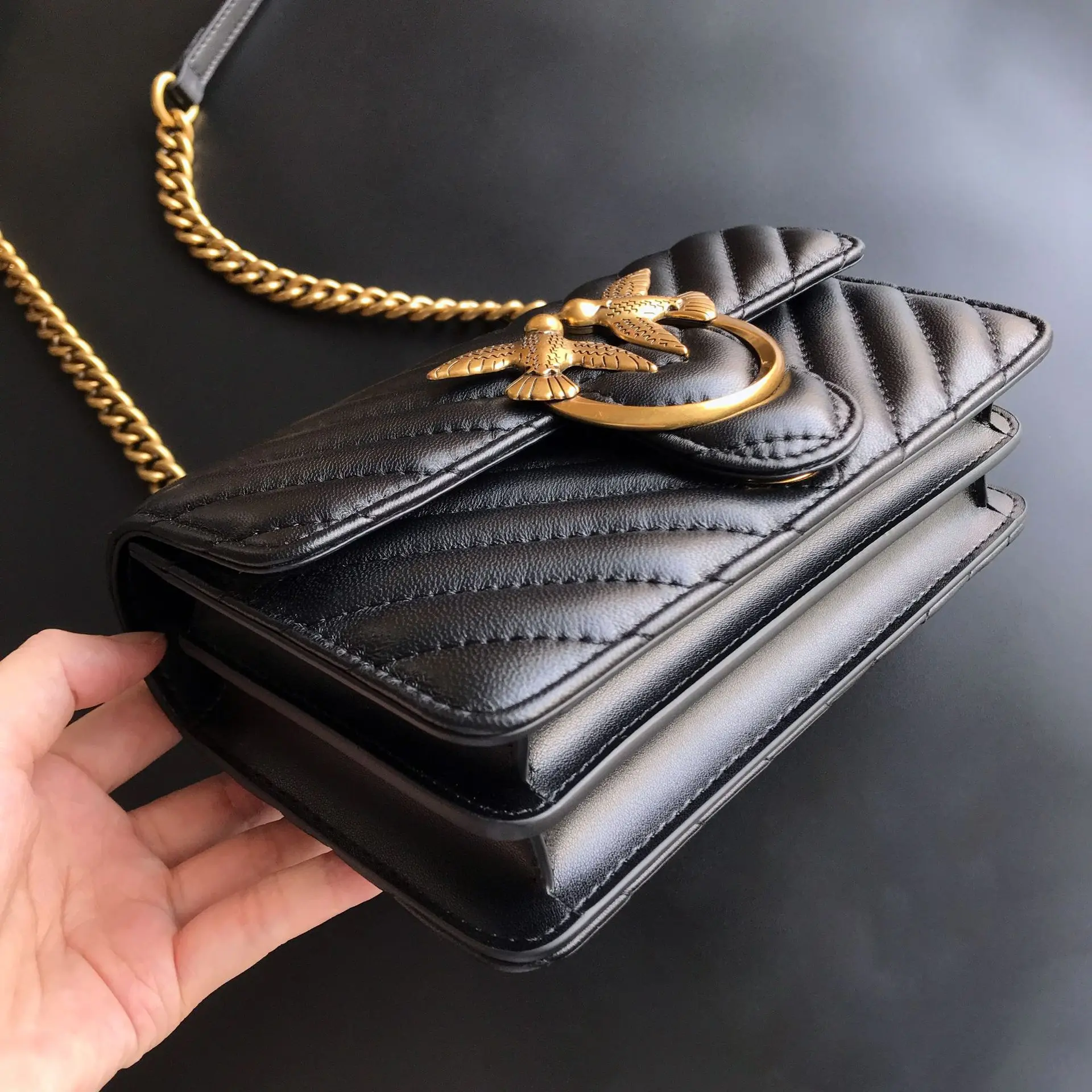 선물용 핑코 같은 스타일 V 패턴 염소가죽 스왈로우 백 - Women'S Shoes Louis Vuitton 리뷰 및 가격